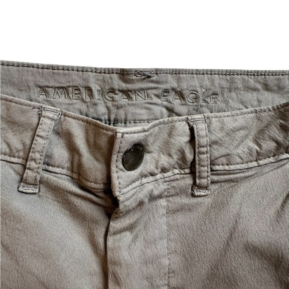 American Eagle Outfitters Men's Khaki Cargo Shorts - Picture 3 of 4